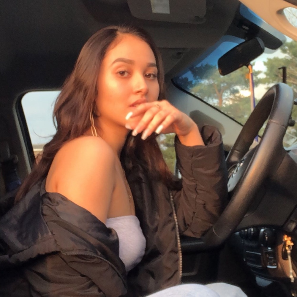 Meet your Posher, Isabel